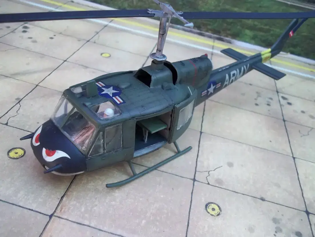 maquetas armadas Huey UH1