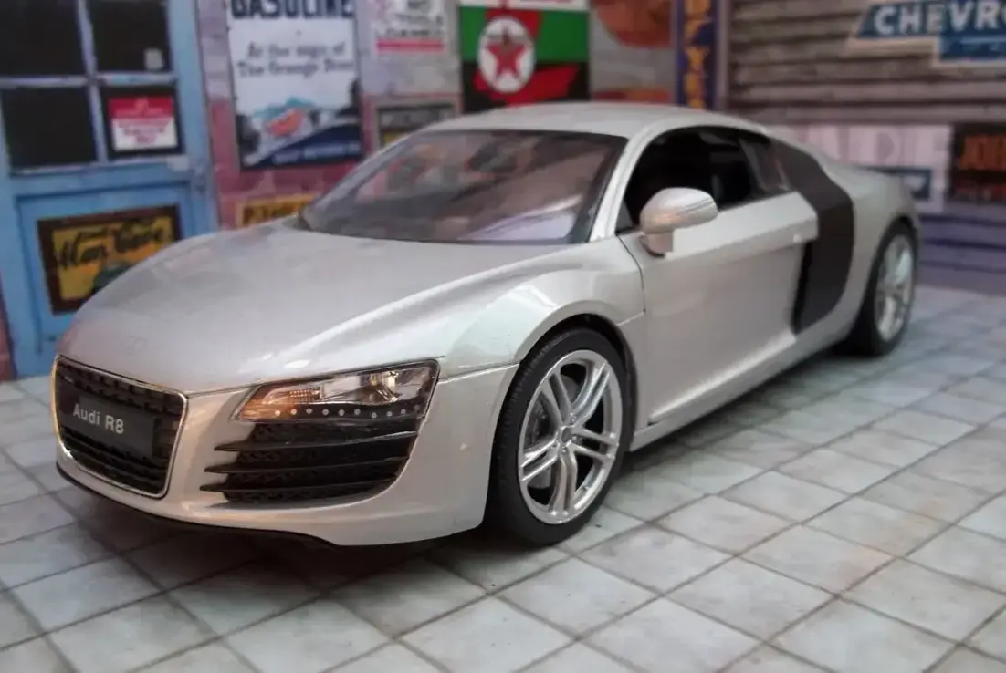 AUDI R8