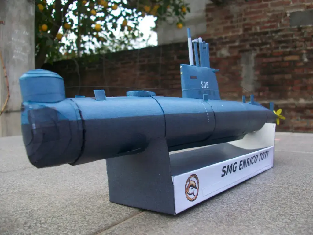 maquetas armadas SMG" ENRICO TOTI" BARCOS A ESCALA