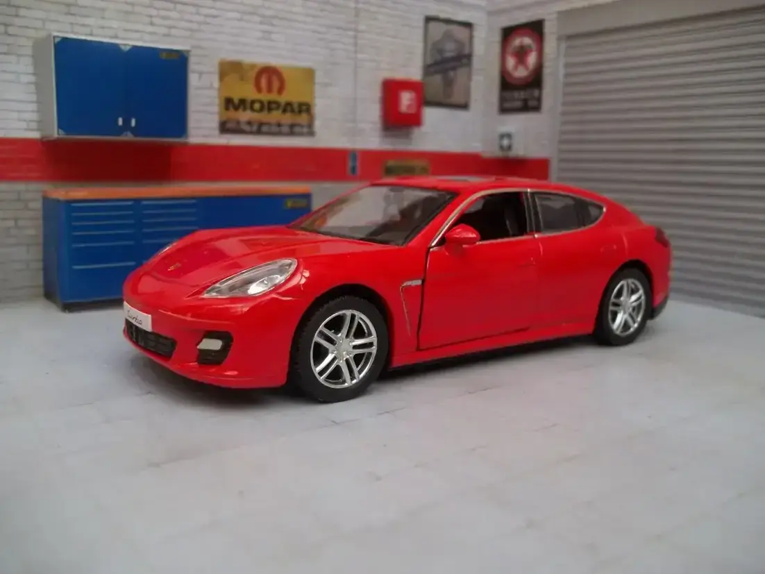 maquetas armadas Porsche Panamera Turbo