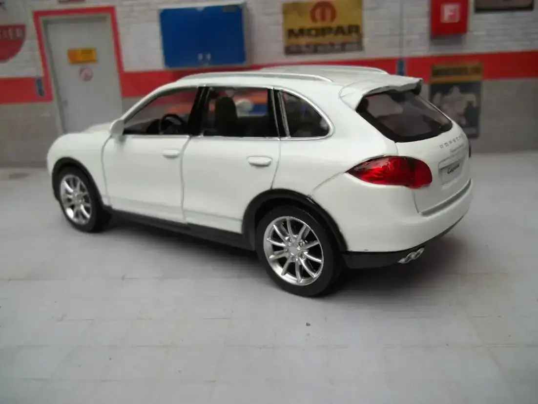 maquetas armadas Porsche Cayanne Turbo