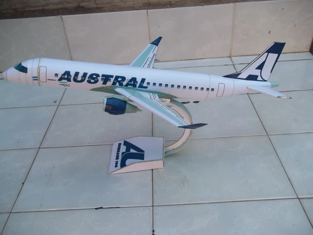 EMBRAER 190 maquetas-armadas.com