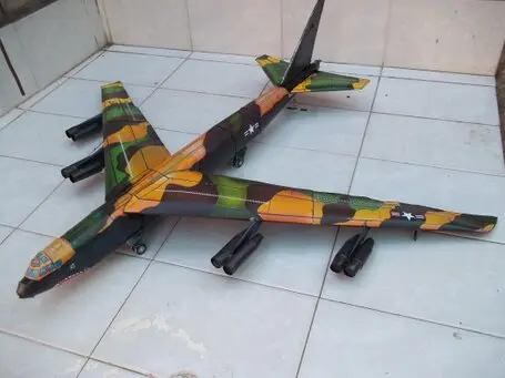 B 52 MAQUETAS-ARMADAS.COM