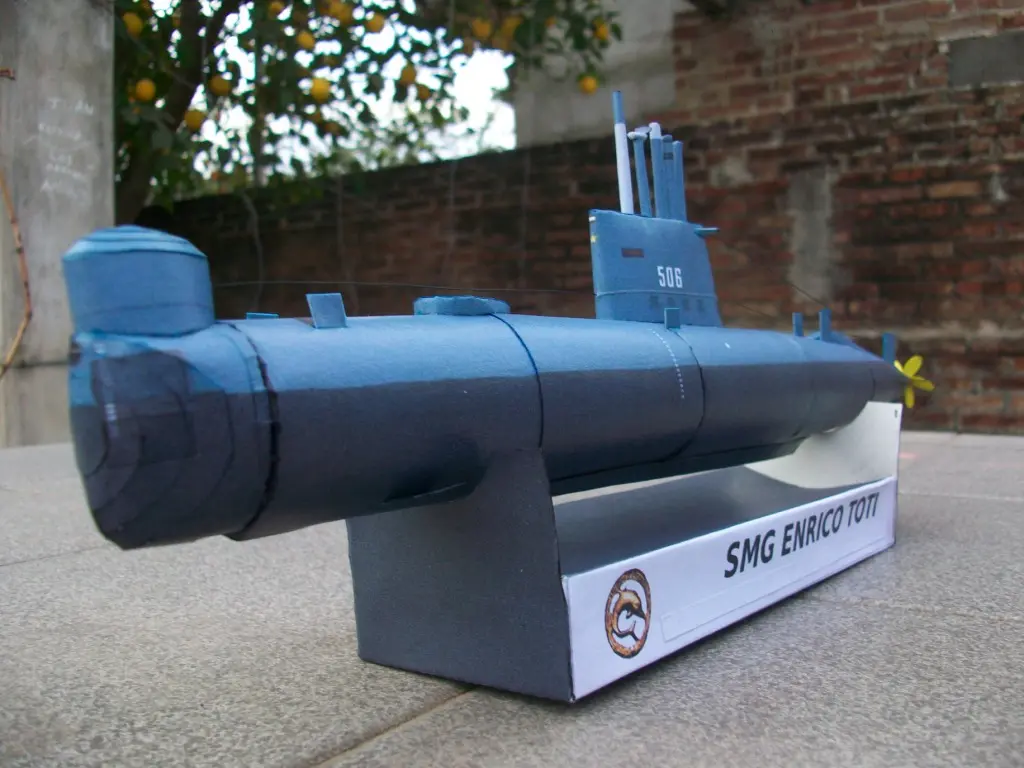 SUBMARINO ENRICO TOTI MAQUETAS-ARMADAS.COM