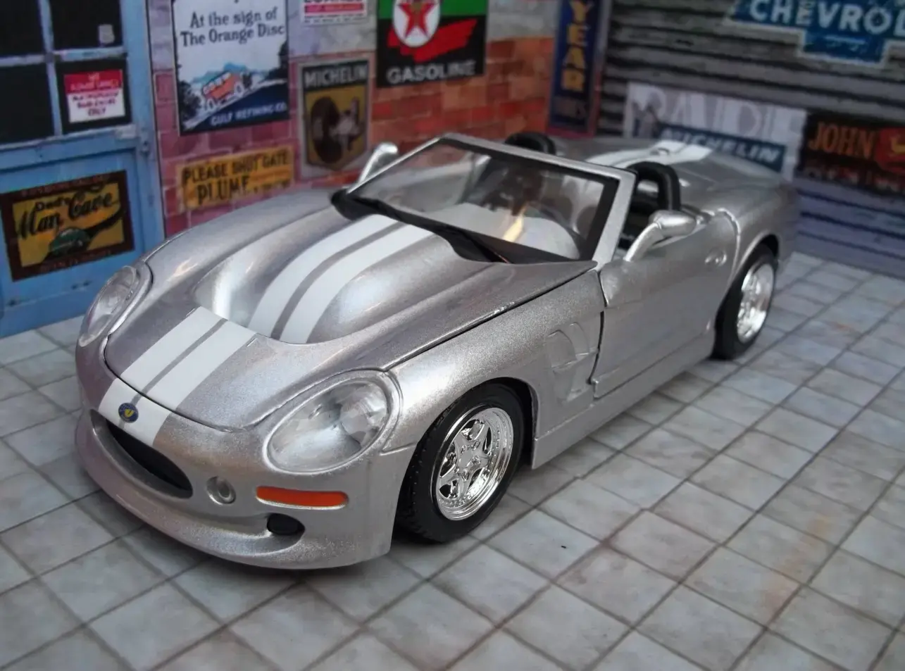 SHELBY SERIES ONE 1999 maquetas-armadas.com